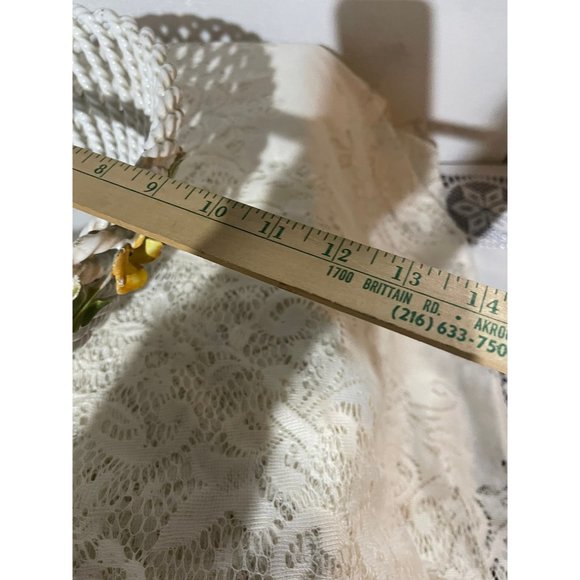 Porcelain woven basket made in Italy with hand painted flowers - Picture 8 of 9